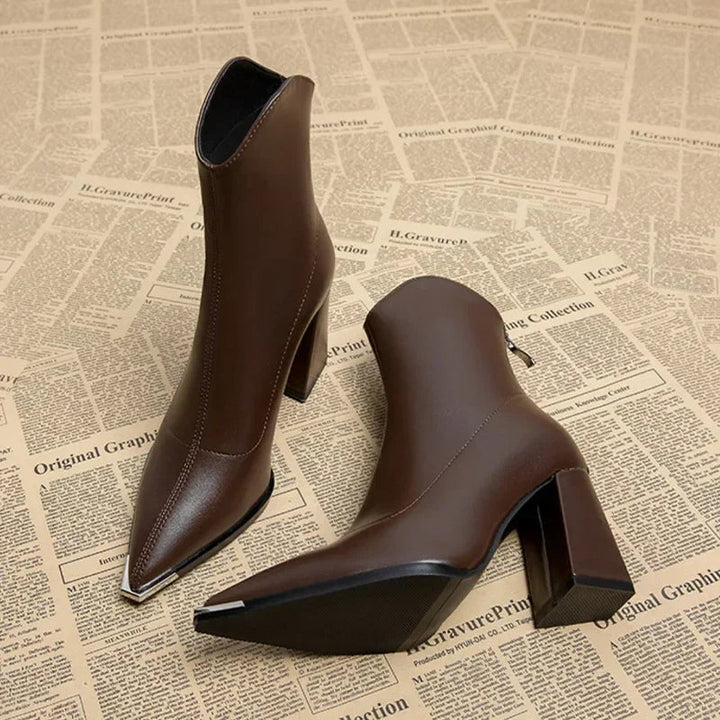 Drune | Stylische Chelsea-Stiefel mit Chromspitze