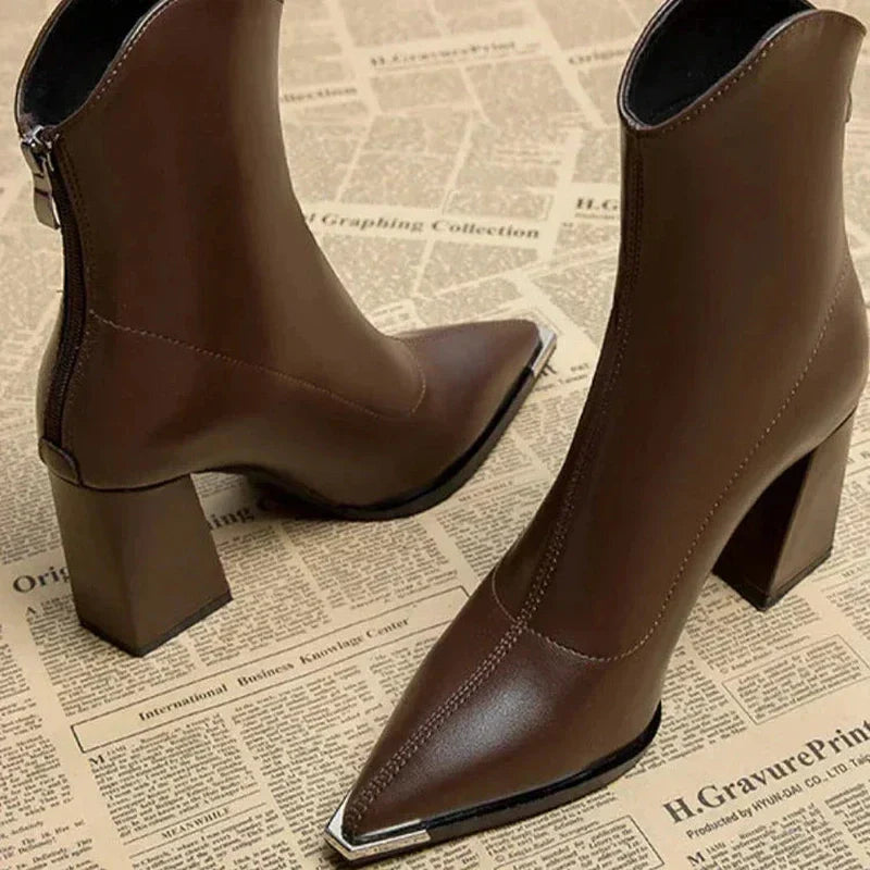 Drune | Damen Stylische Chelsea Boots mit Chromspitze