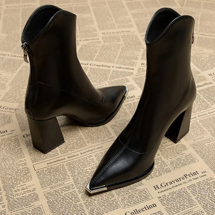 Drune | Damen Stylische Chelsea Boots mit Chromspitze