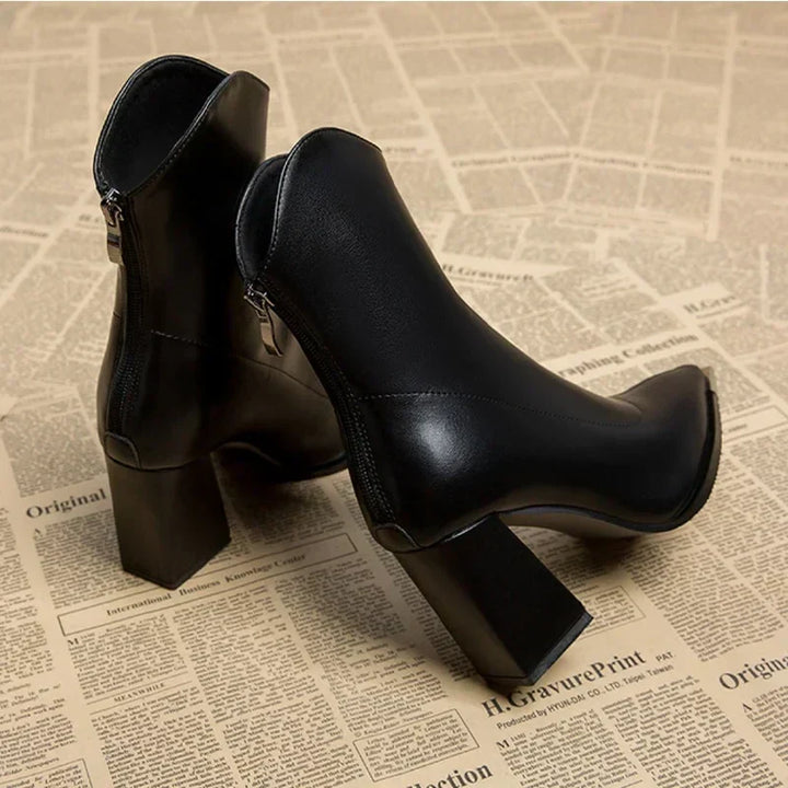 Drune | Damen Stylische Chelsea Boots mit Chromspitze