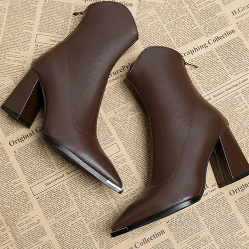 Drune | Stylische Chelsea-Stiefel mit Chromspitze