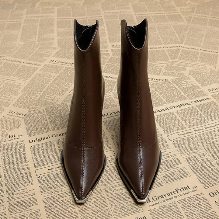 Drune | Stylische Chelsea-Stiefel mit Chromspitze