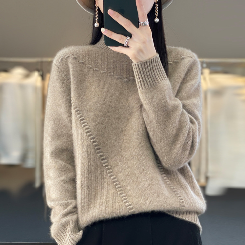 Drune | Weicher Strickpullover mit diagonaler Nahtgestaltung
