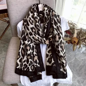 Drune | Eleganter Schal mit Leopardenmuster