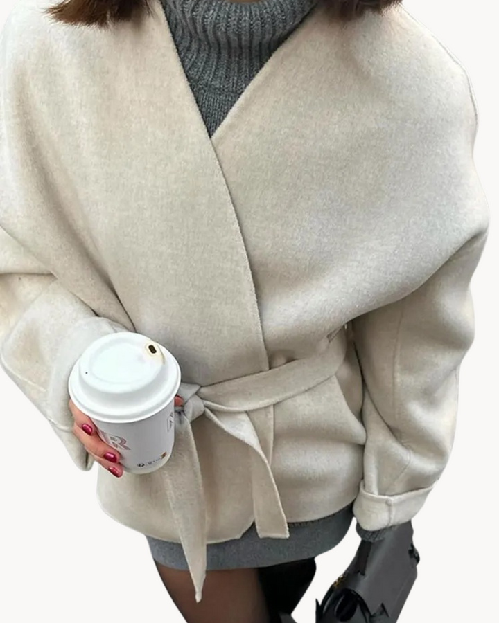 Drune | Taillierte und schicke Jacke mit Gürteldesign