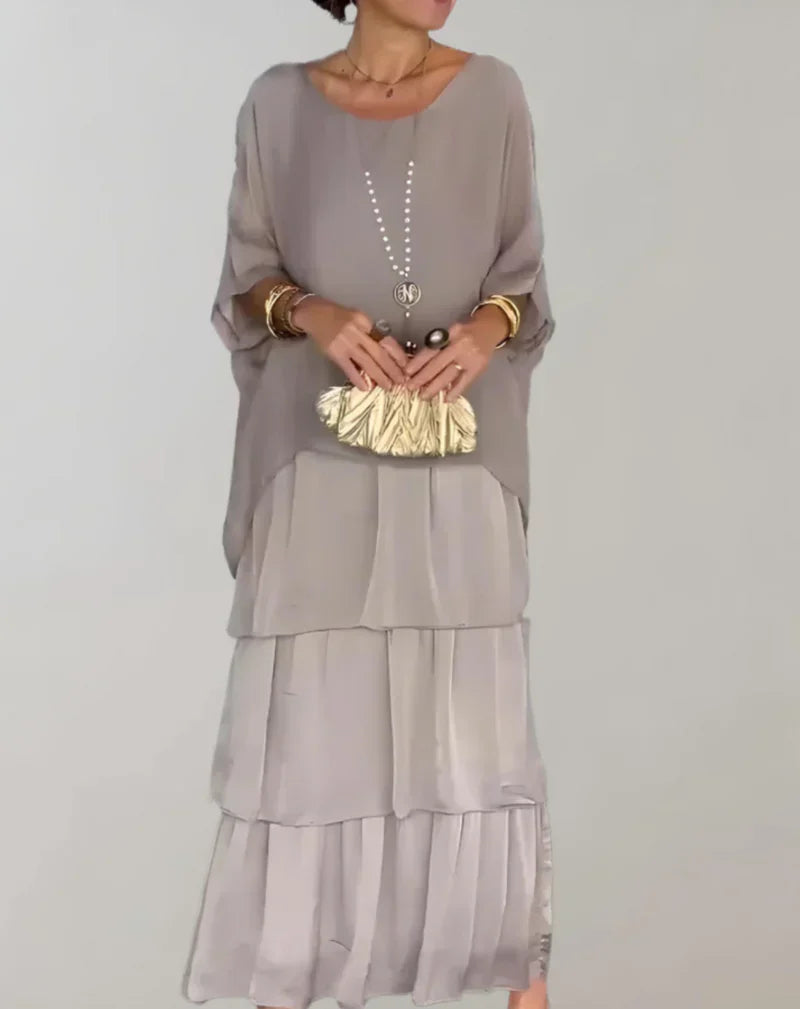 Drune | Elegantes Maxikleid mit Fledermausärmeln und Gestuftem Rundhalsausschnitt