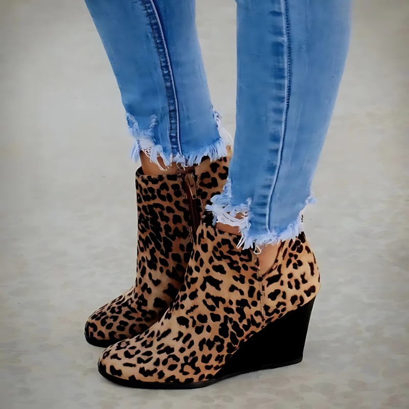 Drune | Stiefeletten - Wildleder-ähnliches Textil - Keilabsatz - Seitenreißverschluss