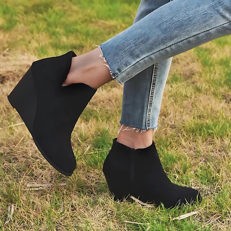 Drune | Stiefeletten - Wildleder-ähnliches Textil - Keilabsatz - Seitenreißverschluss