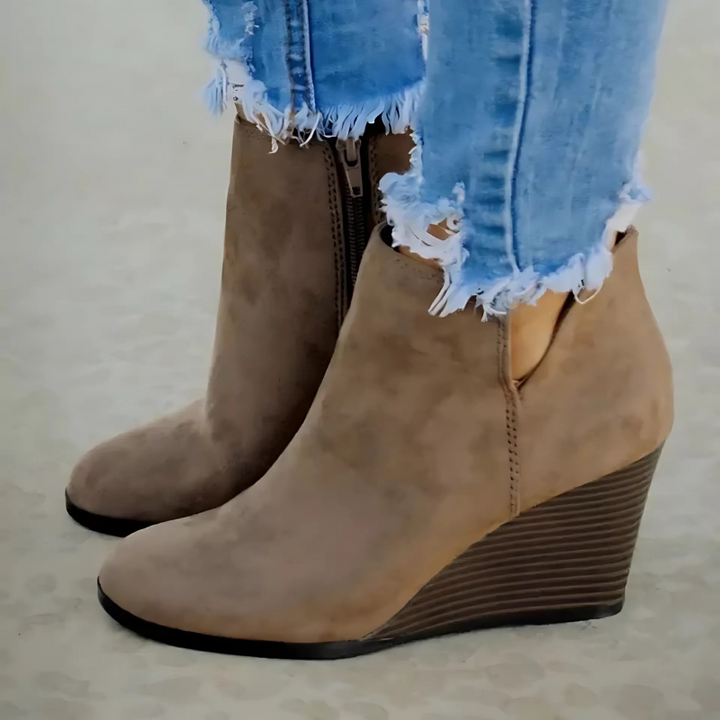 Drune | Stiefeletten - Wildleder-ähnliches Textil - Keilabsatz - Seitenreißverschluss