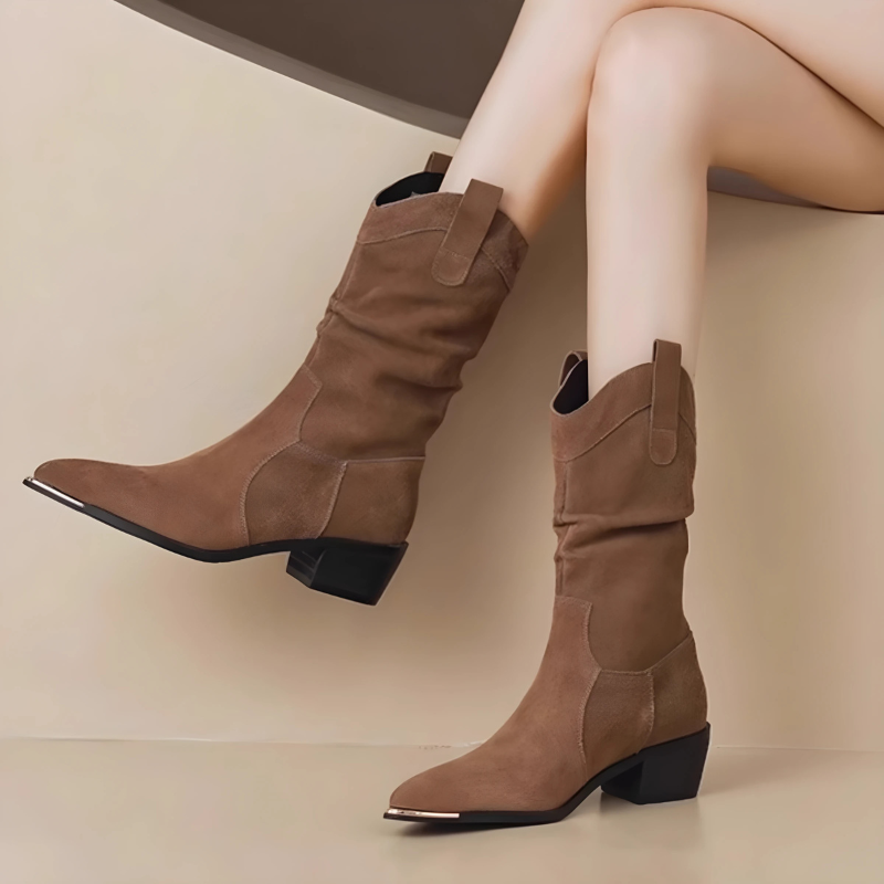 Drune | Boots - Wildleder-Optik - Oberschenkelhoch - Spitz zulaufende Metallkappe - Blockabsatz