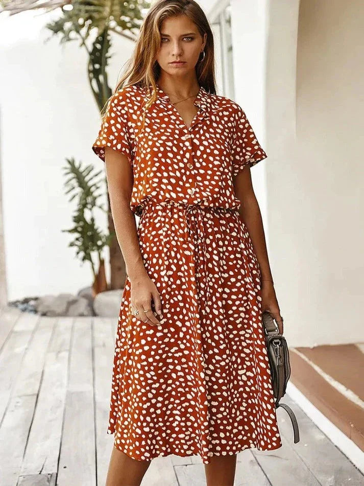 Drune - Elegantes kurzärmliges Hemdblusenkleid mit Polka Dots und Kordelzug in der Taille