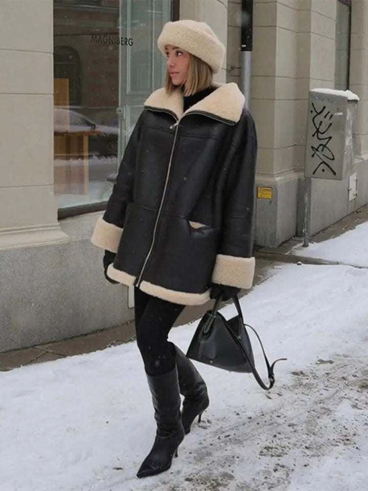 Drune | Übergröße Kunstleder Shearling Jacke in Schwarz