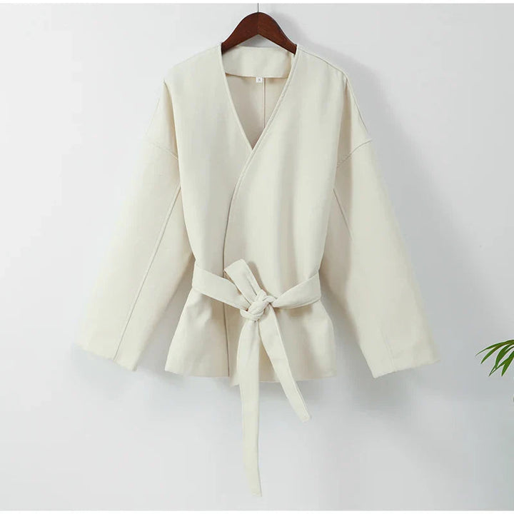 Drune | Damen Wolljacke mit V-Ausschnitt und Gürtelverschluss