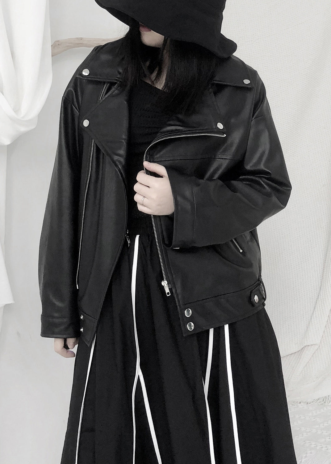 Drune | Schwarze asymmetrische Patchwork Jacken mit Reißverschlusstaschen aus Kunstleder Langarm