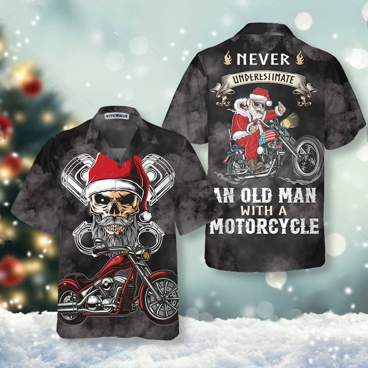 Drune | Unterschätze niemals einen alten Mann mit einem Motorrad Weihnachts Hawaiian-Shirt, bestes Motorradgeschenk zu Weihnachten
