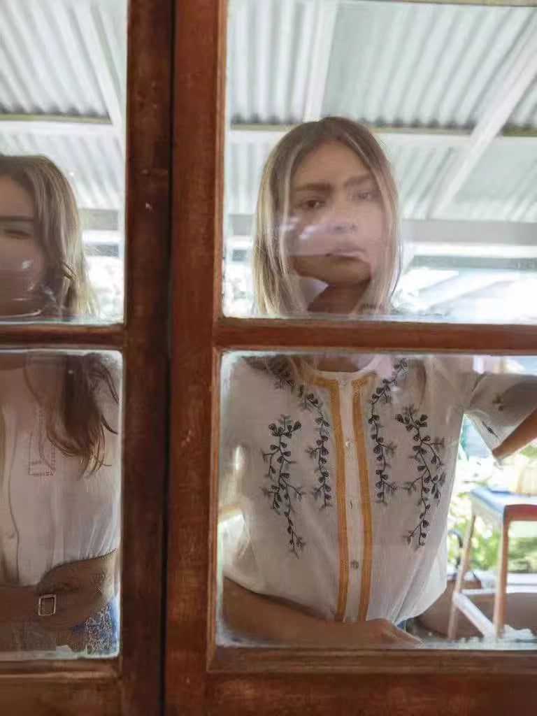 Damen bestickte Sommerbluse mit dekorativen Applikationen und lässigem Schnitt Drune
