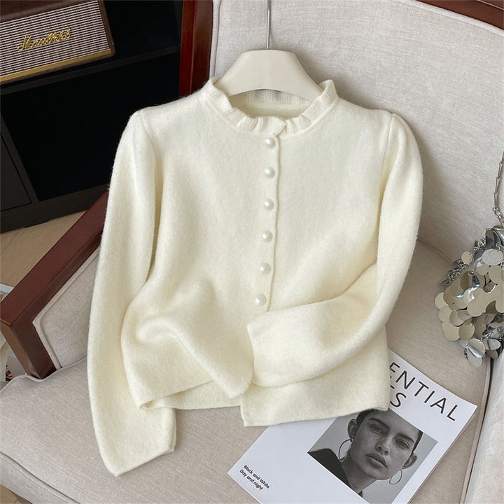 Damen elegante Strickjacke mit femininen Rüschen und Perlenknöpfen Drune