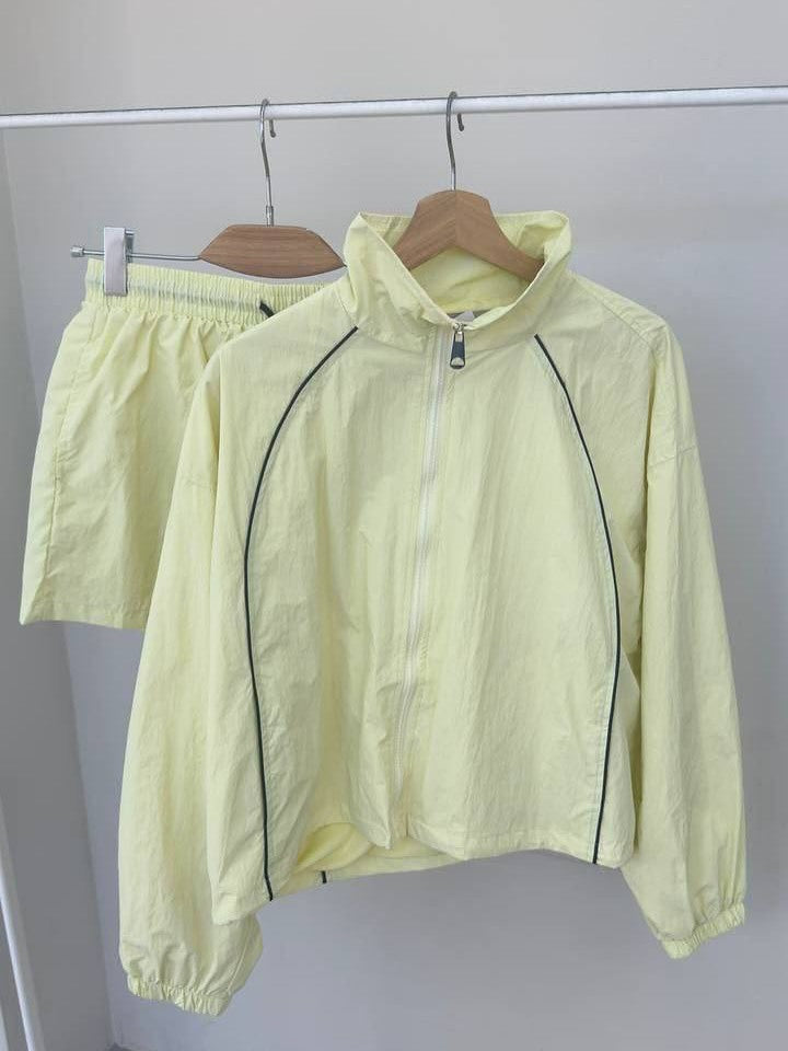 Damen sportliches Windbreaker-Oberteil und kurze Shorts Set Drune