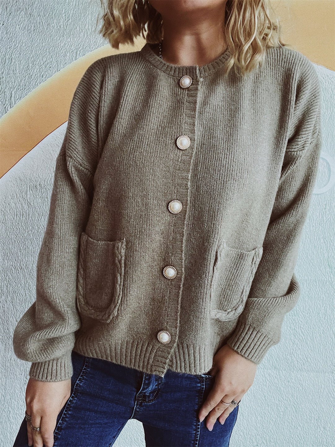 Damen gemütliche Strickjacke mit Perlenknöpfen und Taschen Drune
