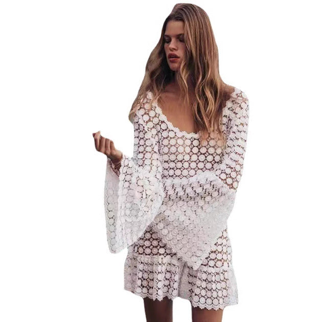 Damen Bademode-Kleid mit luftigen Glockenärmeln und dekorativem Häkelmuster Drune