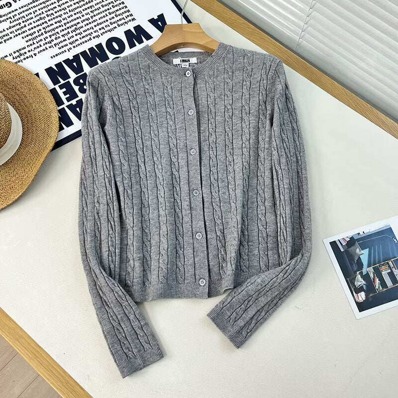 Damen Strickjacke mit Zopfdesign und Knopfleiste Drune
