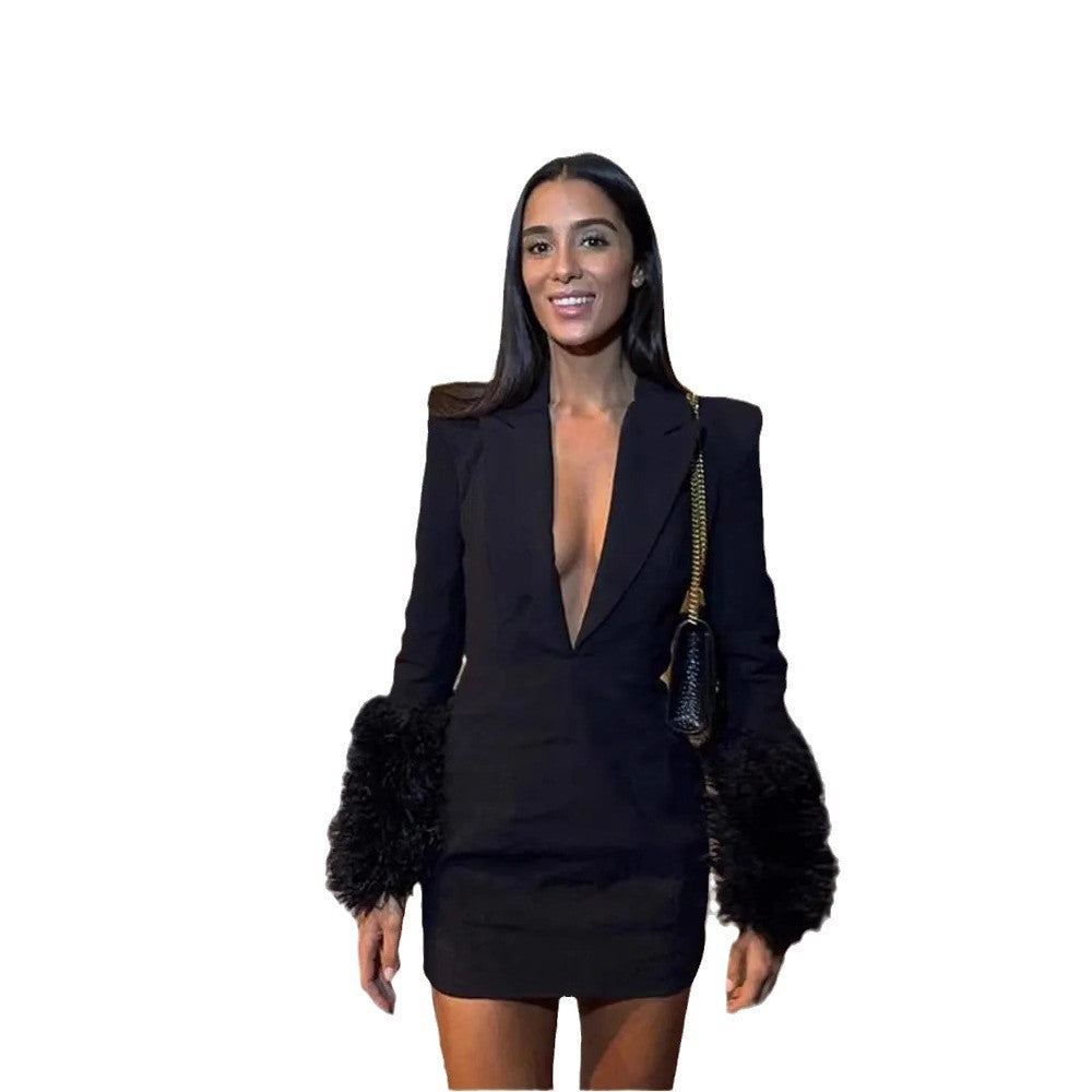Damen Elegantes Minikleid mit tiefem Ausschnitt und auffälligen Flausche-Details Drune
