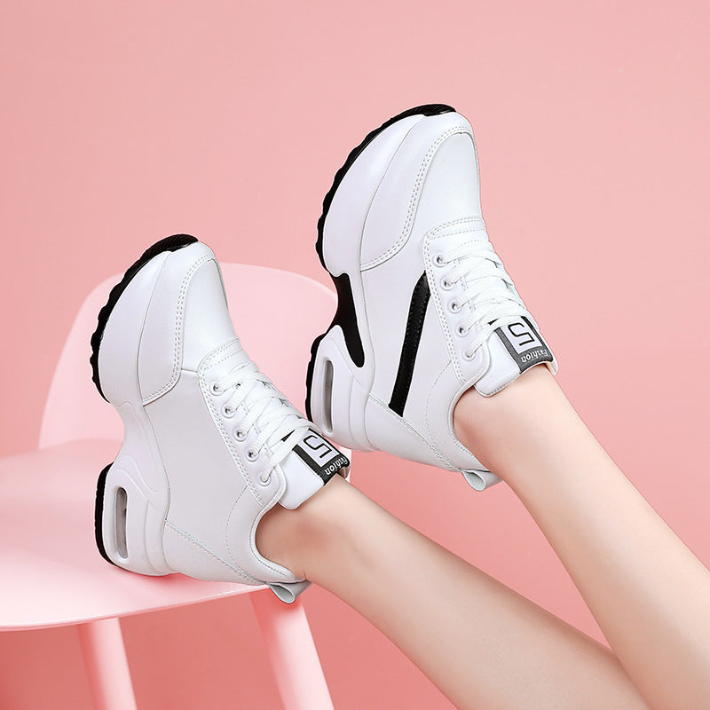 Damen nan urbaner Plateausneaker mit luftgeformter Zwischensohle und geschwungener Seitenapplikation Drune