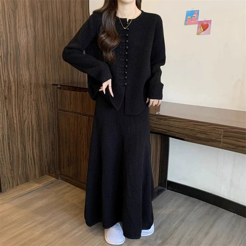 Damen Strickensemble mit klassischem Knopfdesign und fließendem Rock Drune