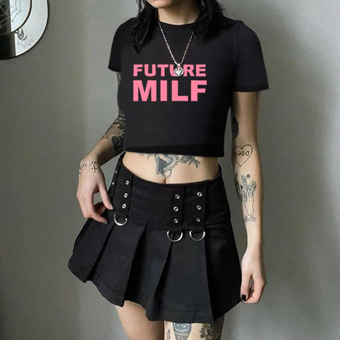 Damen Crop-T-Shirt mit verspieltem Lippenmotiv und modernem Schriftzug Drune