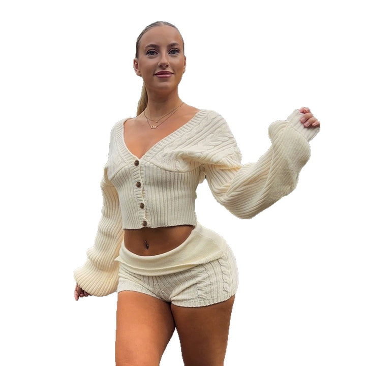 Damen nan taillierter Strickcardigan mit V-Ausschnitt, Zopfmusterärmeln und dekorativen Holzknöpfen Drune