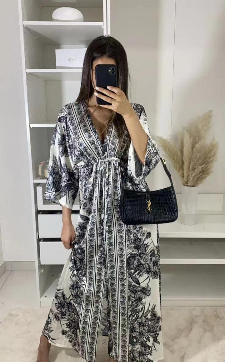 Damen luftiger Kaftan mit kunstvollem Blumenmuster und eleganten Details Drune
