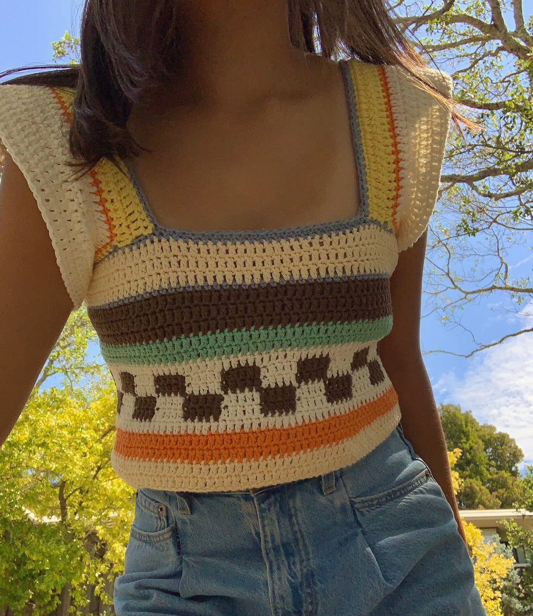 Damen gehäkeltes Crop-Top mit buntem Streifenmuster und Quadrat-Ausschnitt Drune