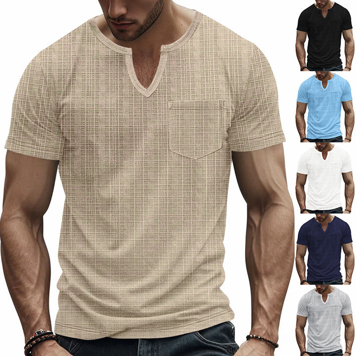 Herren nan Kurzarmshirt mit V-Schlitz-Ausschnitt und aufgesetzter Brusttasche aus strukturiertem Jersey Drune