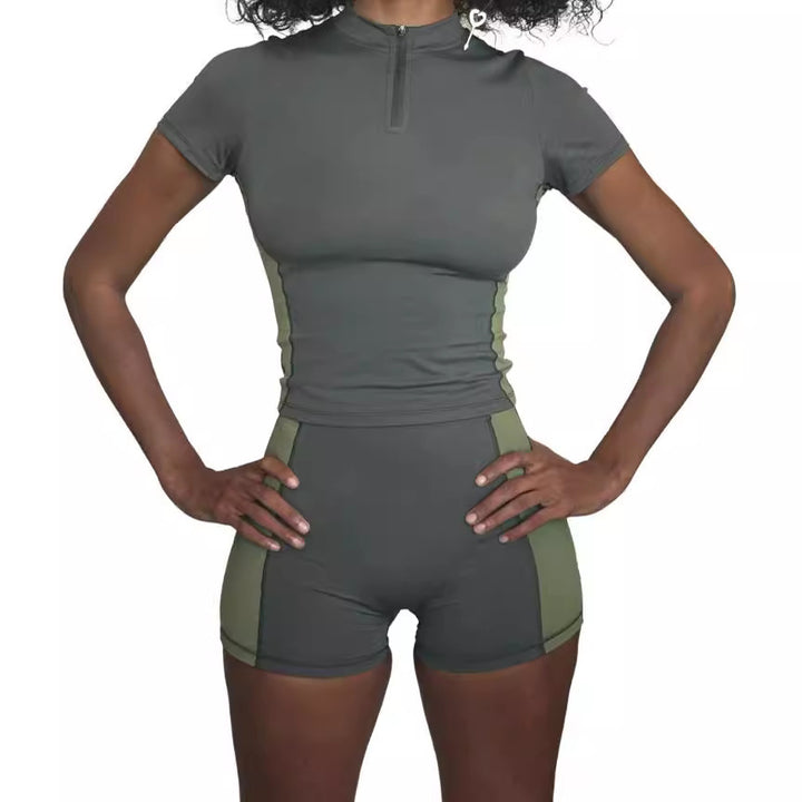 Damen Sportliches Set mit kurzem Oberteil und enganliegenden Shorts Drune
