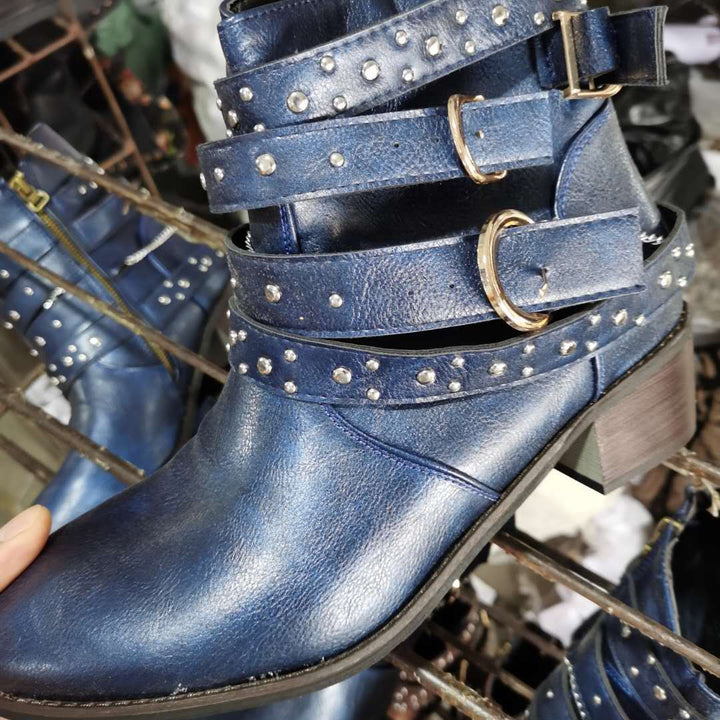 Damen nan knöchelhohe Biker-Stiefelette mit mehreren Nietenriemen, dekorativen Ketten und verstellbaren Schnallen Drune