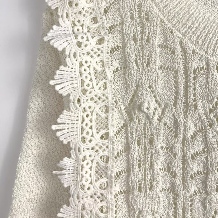 Damen Strickjacke mit aufwendiger Häkelspitze und eleganten Rüschendetails Drune