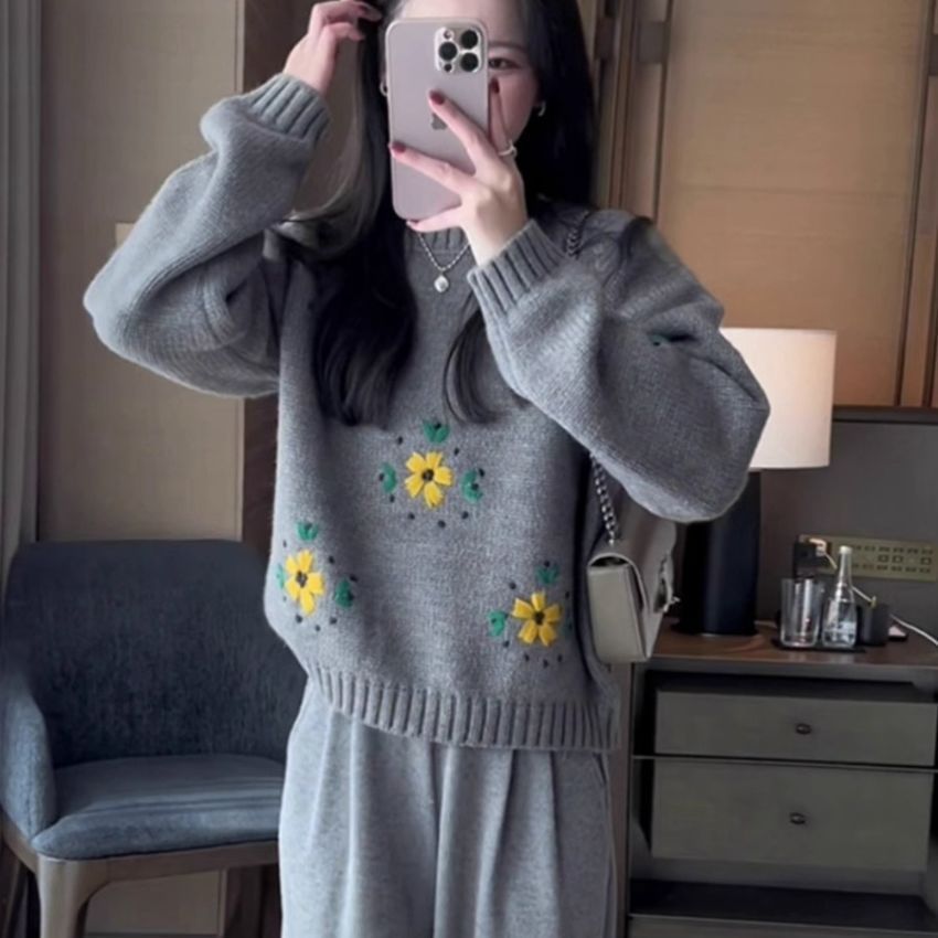 Damen Strickpullover mit floralen Applikationen Drune