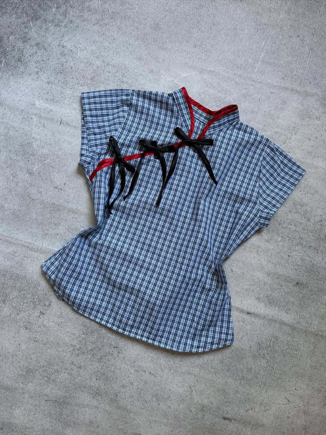 Damen Urbanes Karo-Top mit raffinierten Rüschendetails Drune