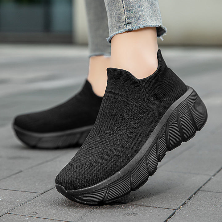 Unisex nan nahtloser Strick-Überziehschuh mit skulpturierter Plateau-Laufsohle und orthopädisch geformter Fersenführung Drune