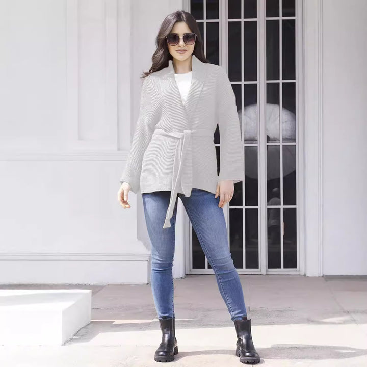 Damen Strickjacke mit modernem Wickeldesign und praktischen Bindegürtel Drune