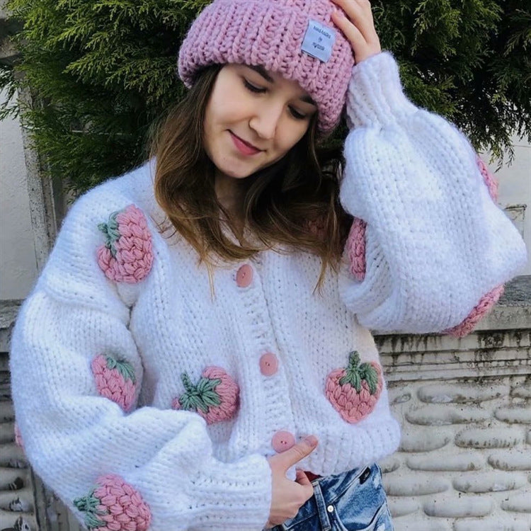 Damen Kuscheliger Strickjacke mit fröhlichem Erdbeermuster und Knopfdetails Drune