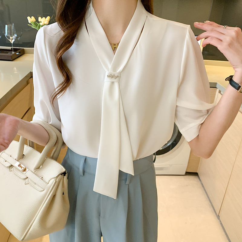 Damen Bluse mit dekorativem Schluppe und eleganten Puffärmeln Drune