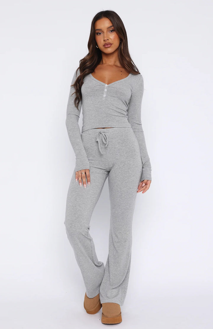 Damen gemütliches Lounge-Set mit langem Oberteil und flared Hose Drune
