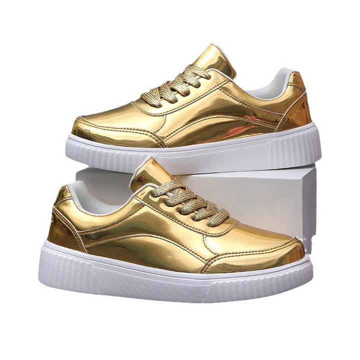 Damen nan niedrig geschnittener Sneaker mit spiegelnder Lackoberfläche, gepolstertem Schaft und erhöhter Laufsohle mit Rillenprofil Drune