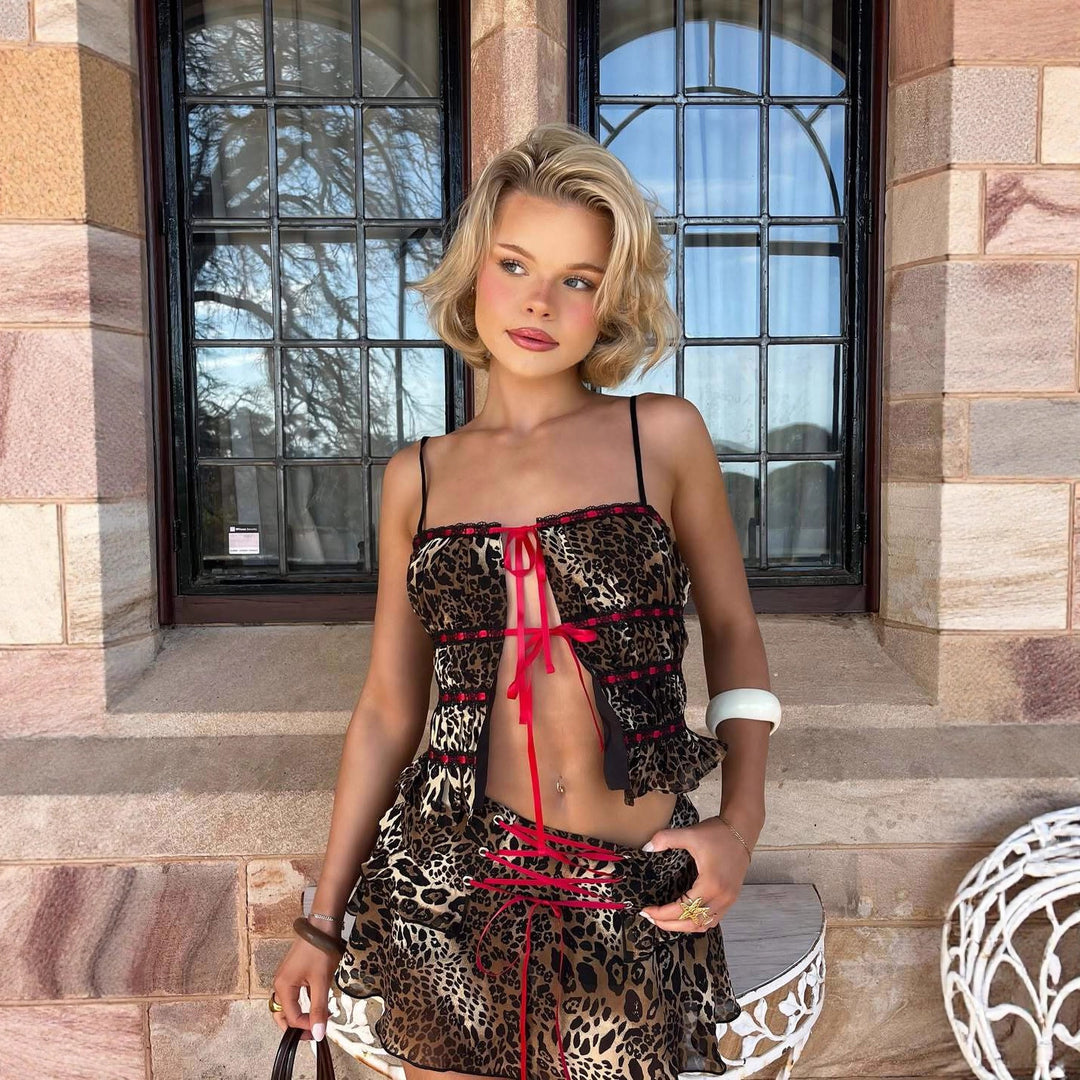 Damen Verspieltes Leo-Minikleid mit Rüschen und Schnürdetails Drune