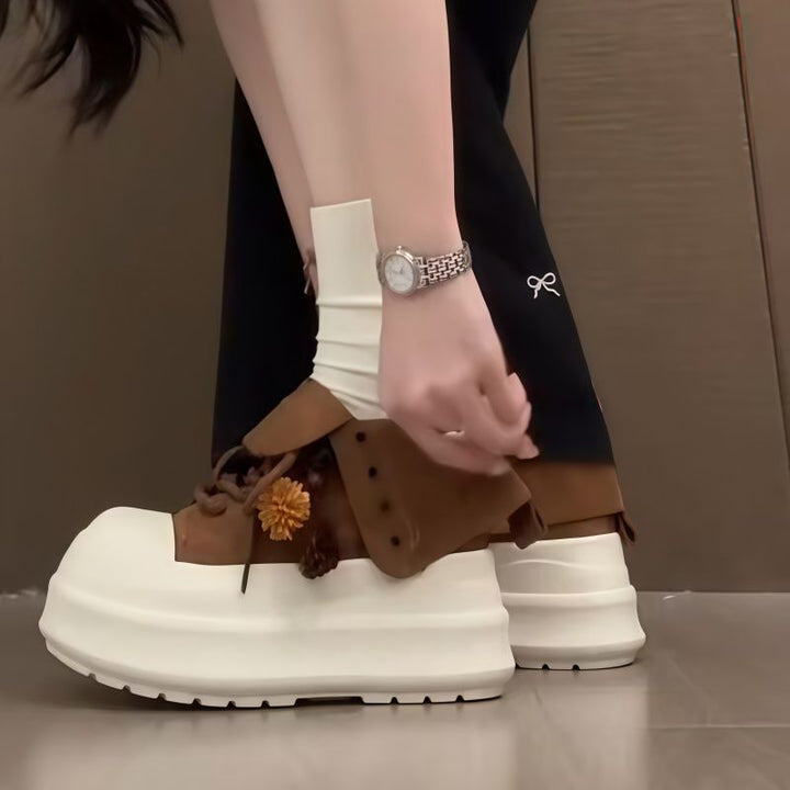Damen Sportliche Plateau-Sneaker mit verspielten Anhängern Drune