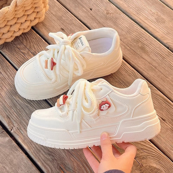 Damen Sportliche Sneakers mit verspielten Applikationen Drune