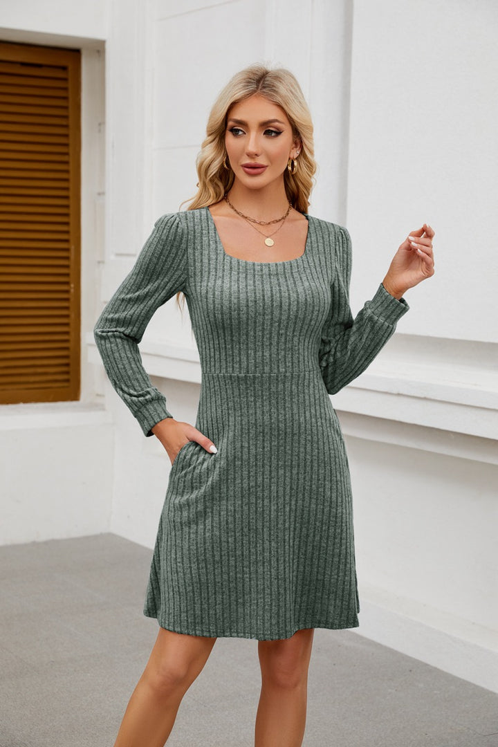 Damen Strickkleid mit Quadrat-Auschnitt und Taschen Drune