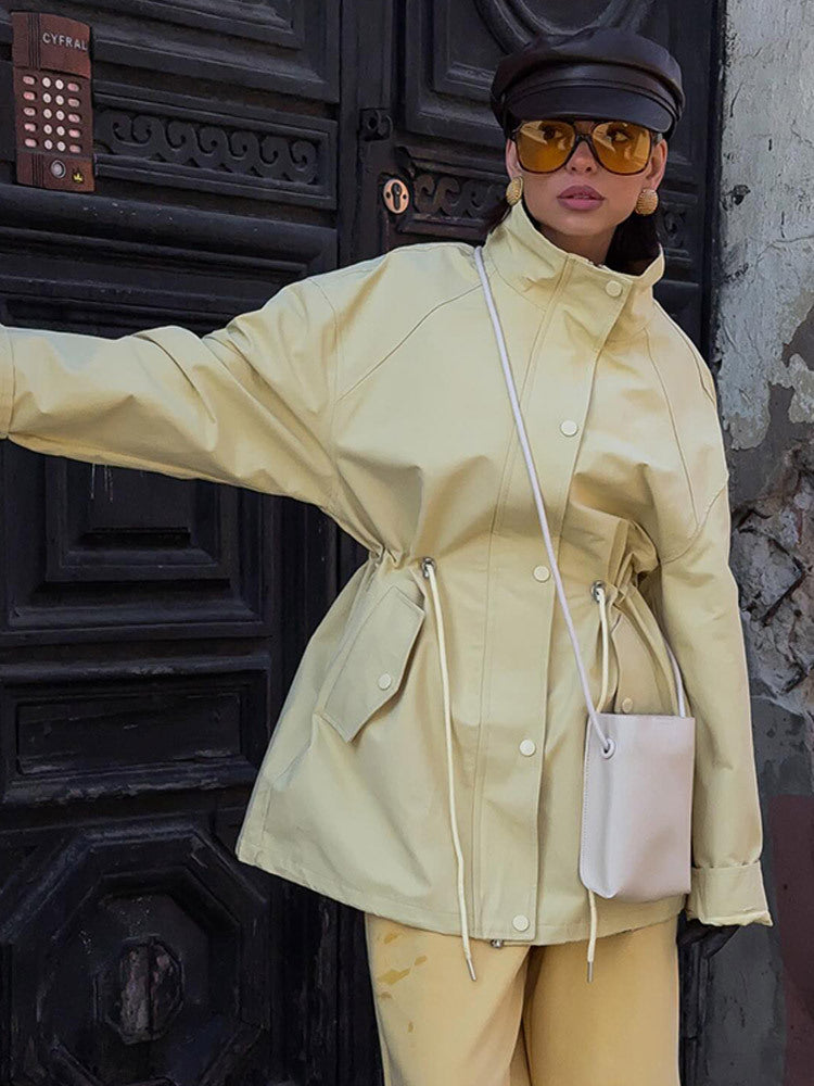 Damen Modische Regenjacke mit verstellbarem Taillenzug und praktischen Taschen Drune