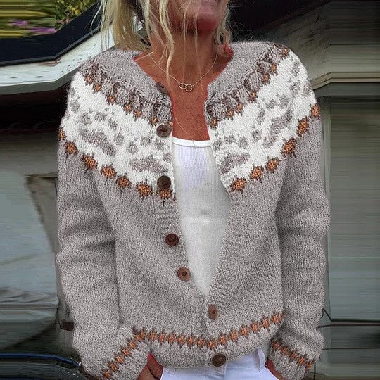 Damen nan gemusterte Strickjacke mit Rundpasse, Holzknöpfen und Eingrifftaschen Drune
